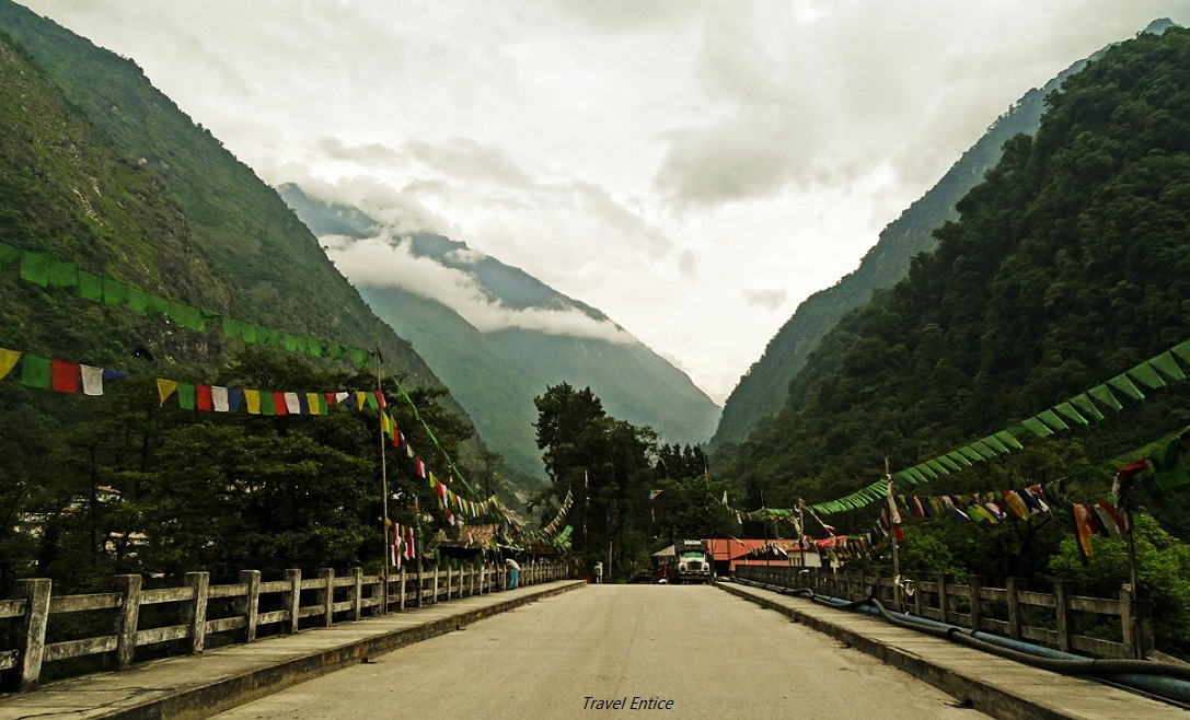 On the way to Gurudongmar Lake - Chuntham