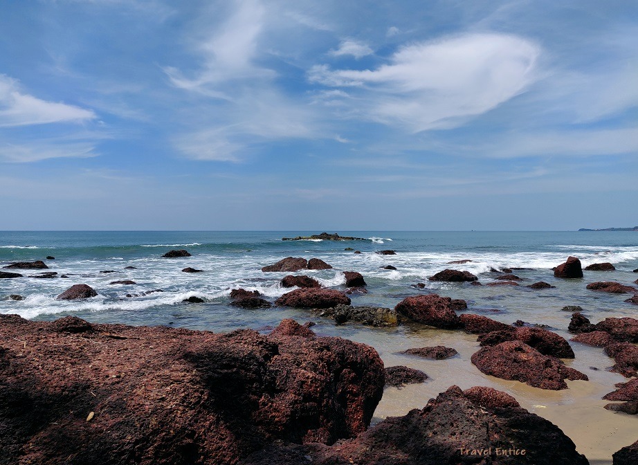 Magnificent Kalacha Beach in Goa - Confluence of rock sea and cloud