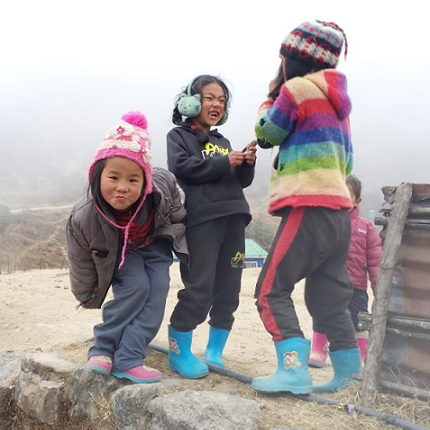 Local kids at Gairibas during Sandakphu trek