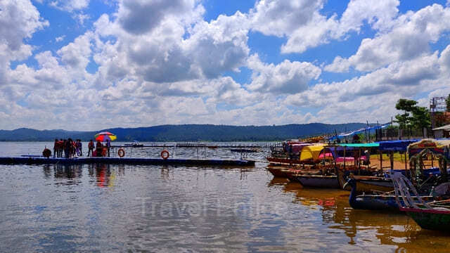 Boats for rent at Patratu lake