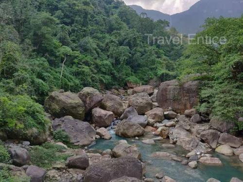 Beautiful-river-view-on-the-way-to-Double-Decker-Living-Root-Bridge