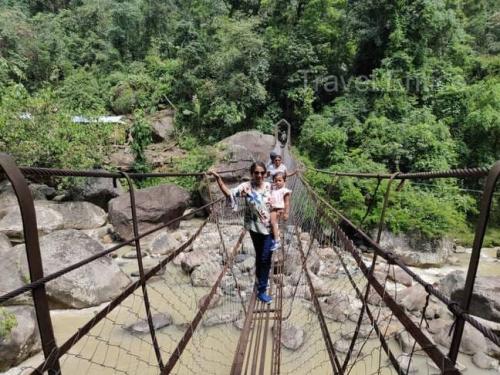 Hanging-wire-bridge-on-the-way-to-Double-Decker-Living-Root-Bridge