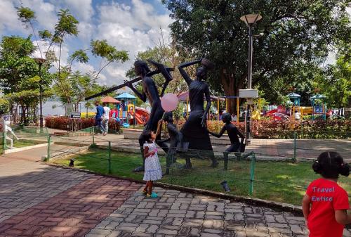 Sculpture-at-Patratu-lake-park