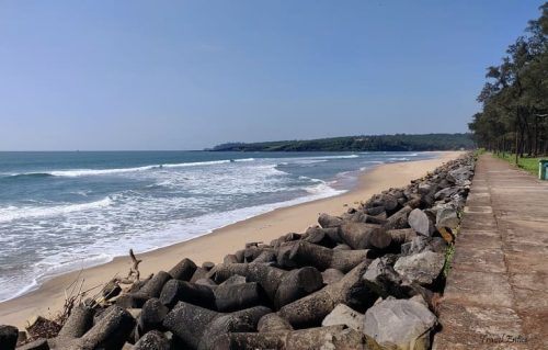 View-of-Querim-Beach-from-the-end-of-Keri-beach-in-goa