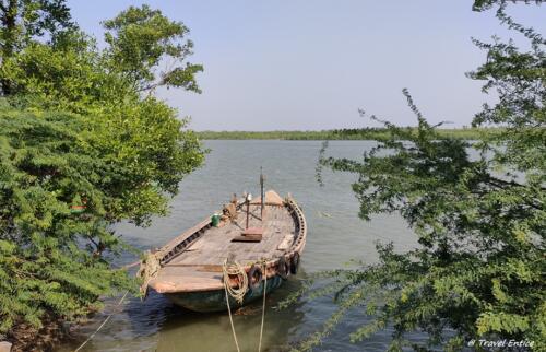 Weekend-Trip-to-Mousuni-Island-from-Kolkata-boating-1