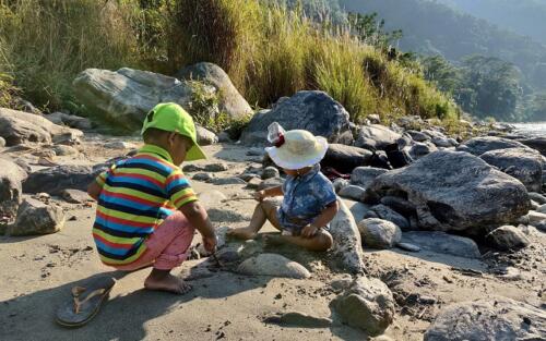 babies-are-enjoying-at-Rangpo-River-bank-near-Simanadara